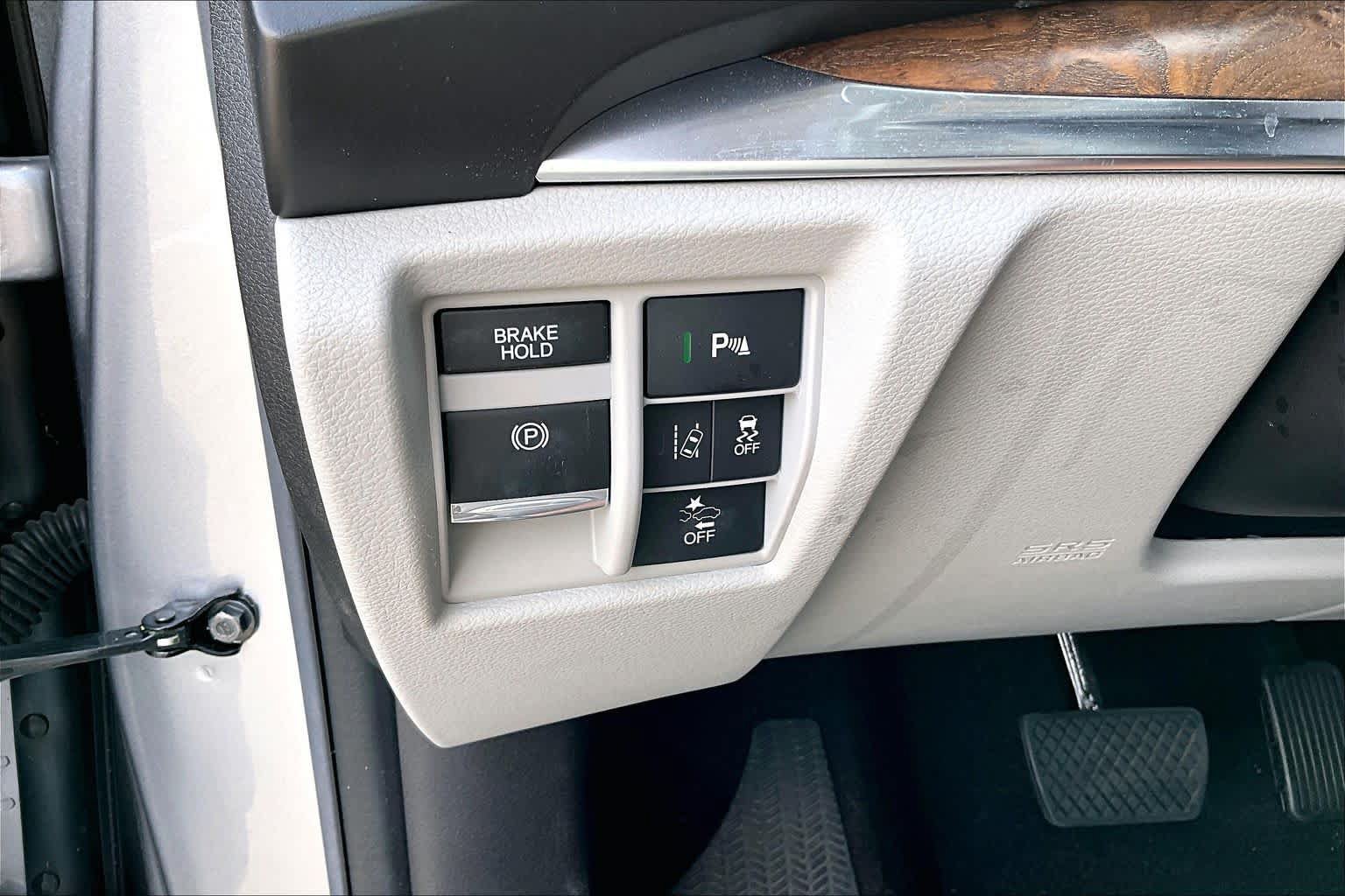 Used 2020 Acura MDX w/ Technology Package FWD image 32