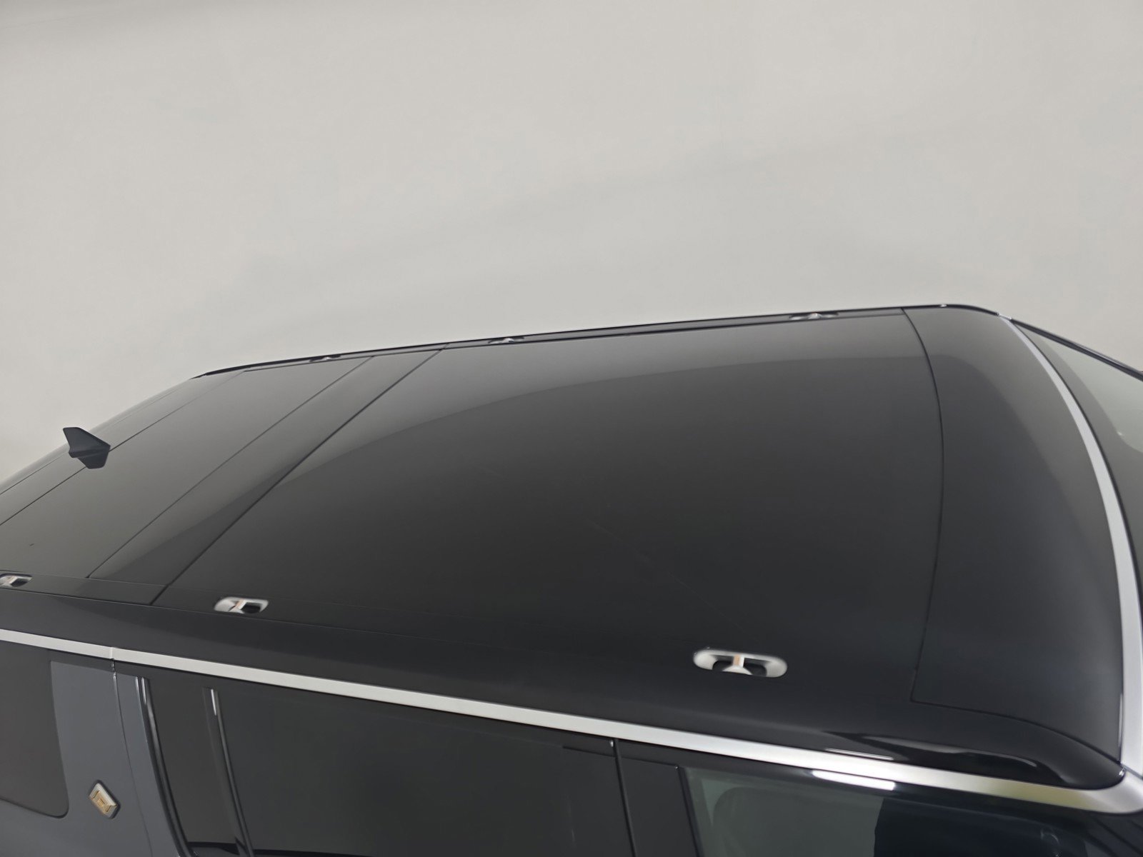Used 2024 Rivian R1S Adventure AWD/4WD image 13