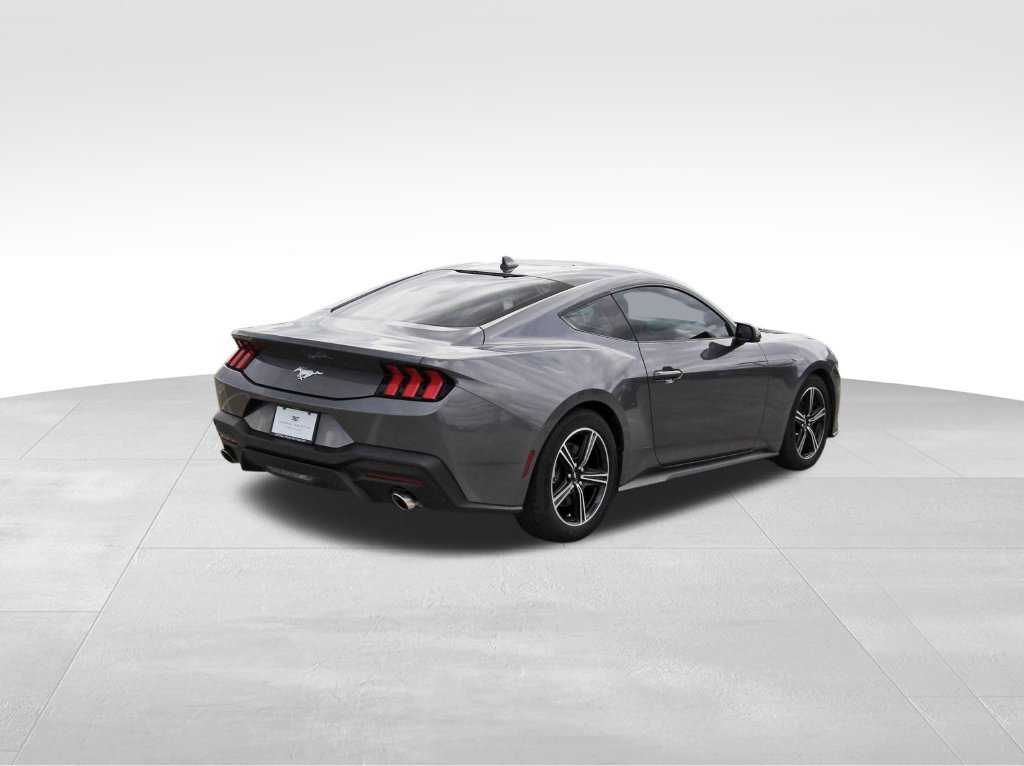 Used 2025 Ford Mustang Coupe RWD image 4