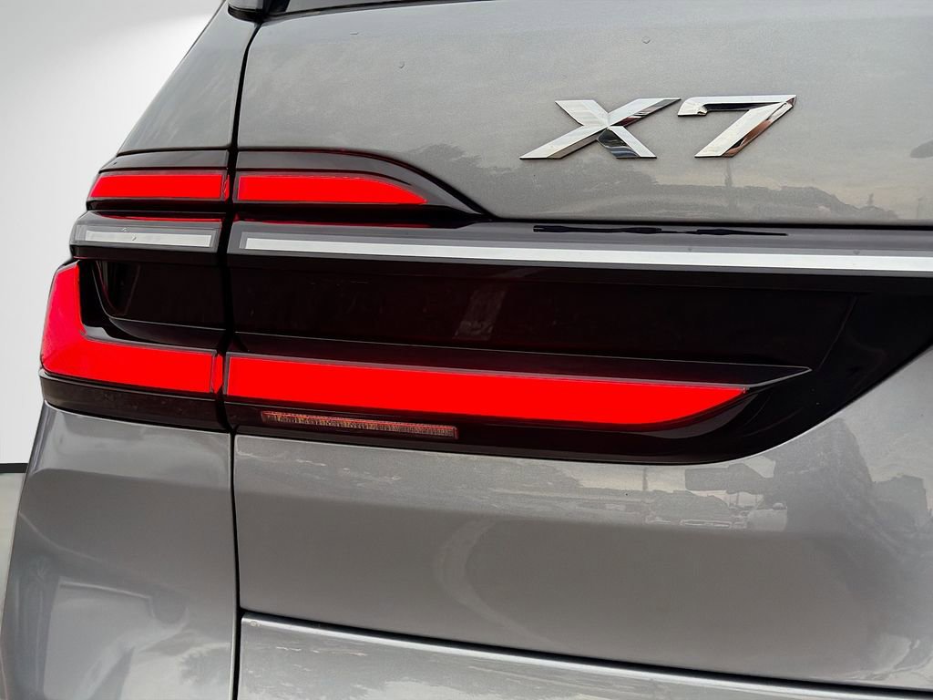 Used 2024 BMW X7 xDrive40i image 10