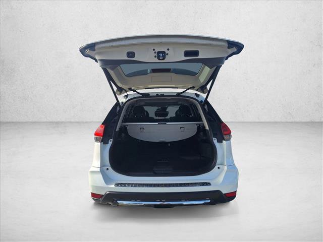 Used 2018 Nissan Rogue SL w/ Premium Package image 16