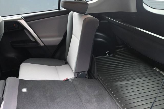 Used 2015 Toyota RAV4 LE FWD image 21