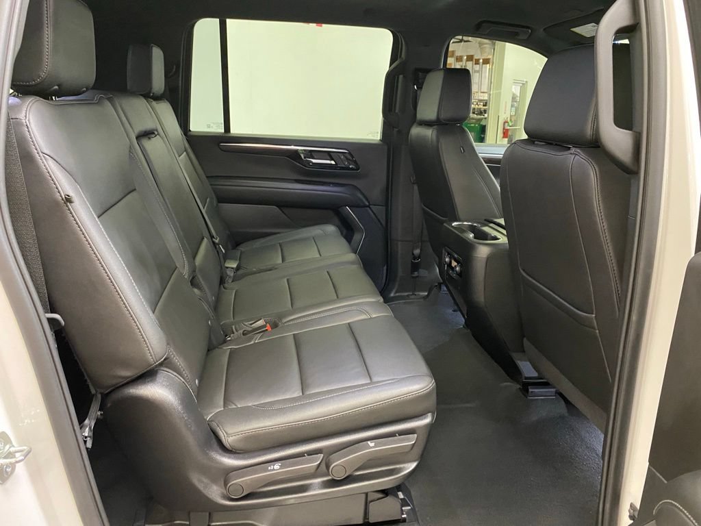 Used 2025 Chevrolet Suburban Z71 AWD/4WD image 18
