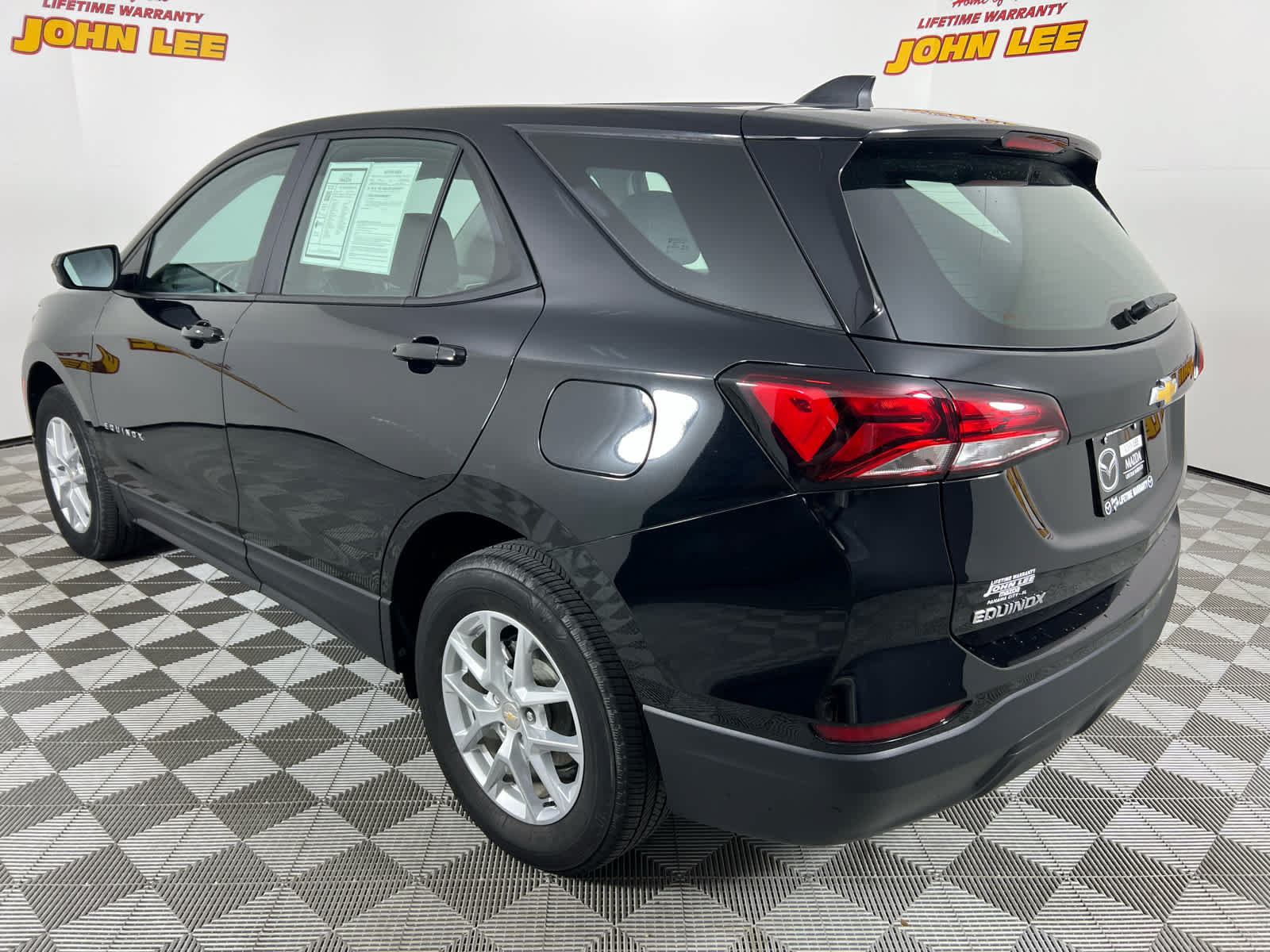 Used 2023 Chevrolet Equinox LS AWD/4WD image 3
