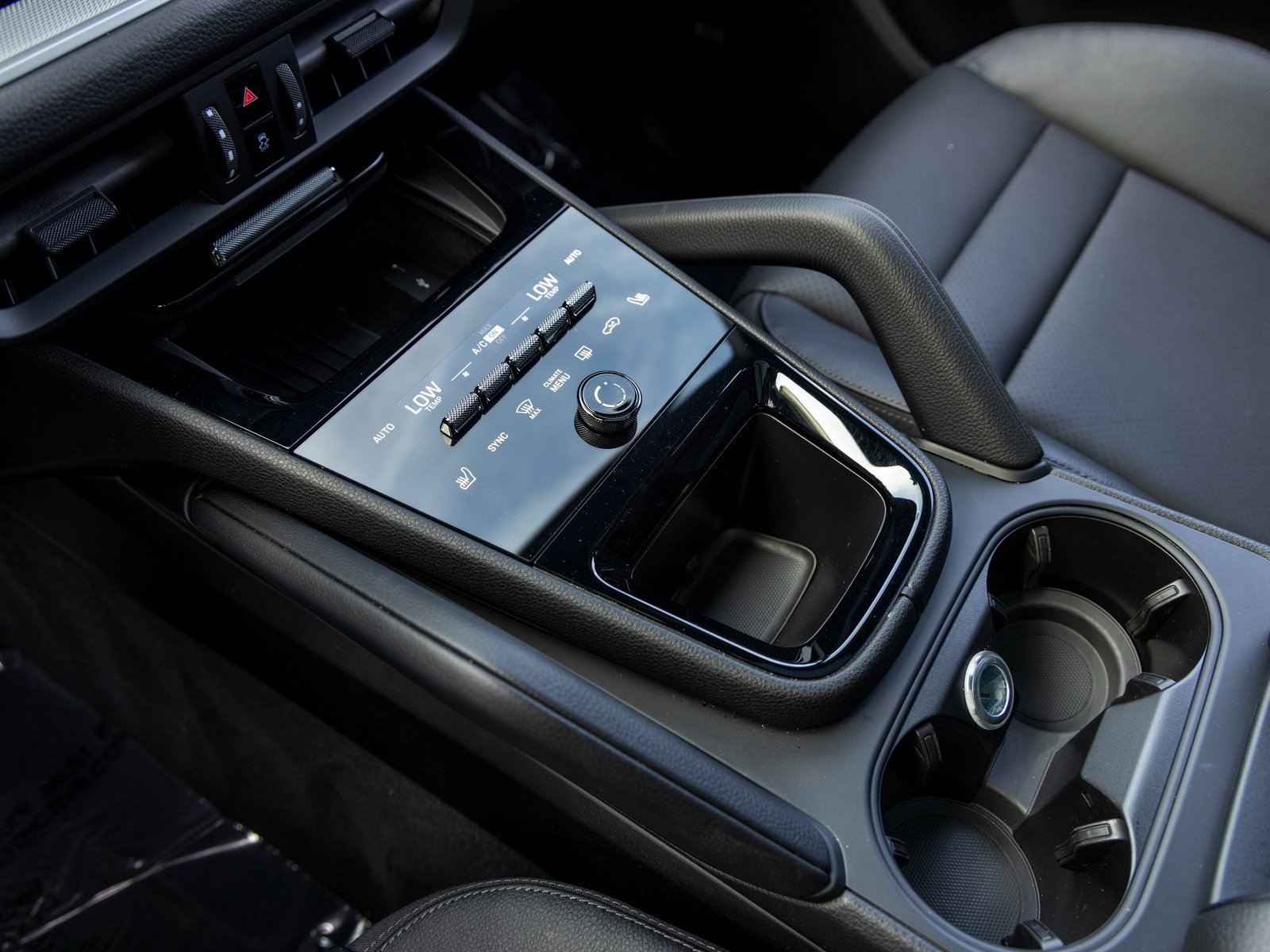 Certified 2025 Porsche Cayenne image 37