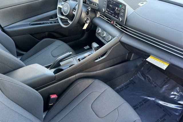 Certified 2026 Hyundai Elantra SE FWD image 16