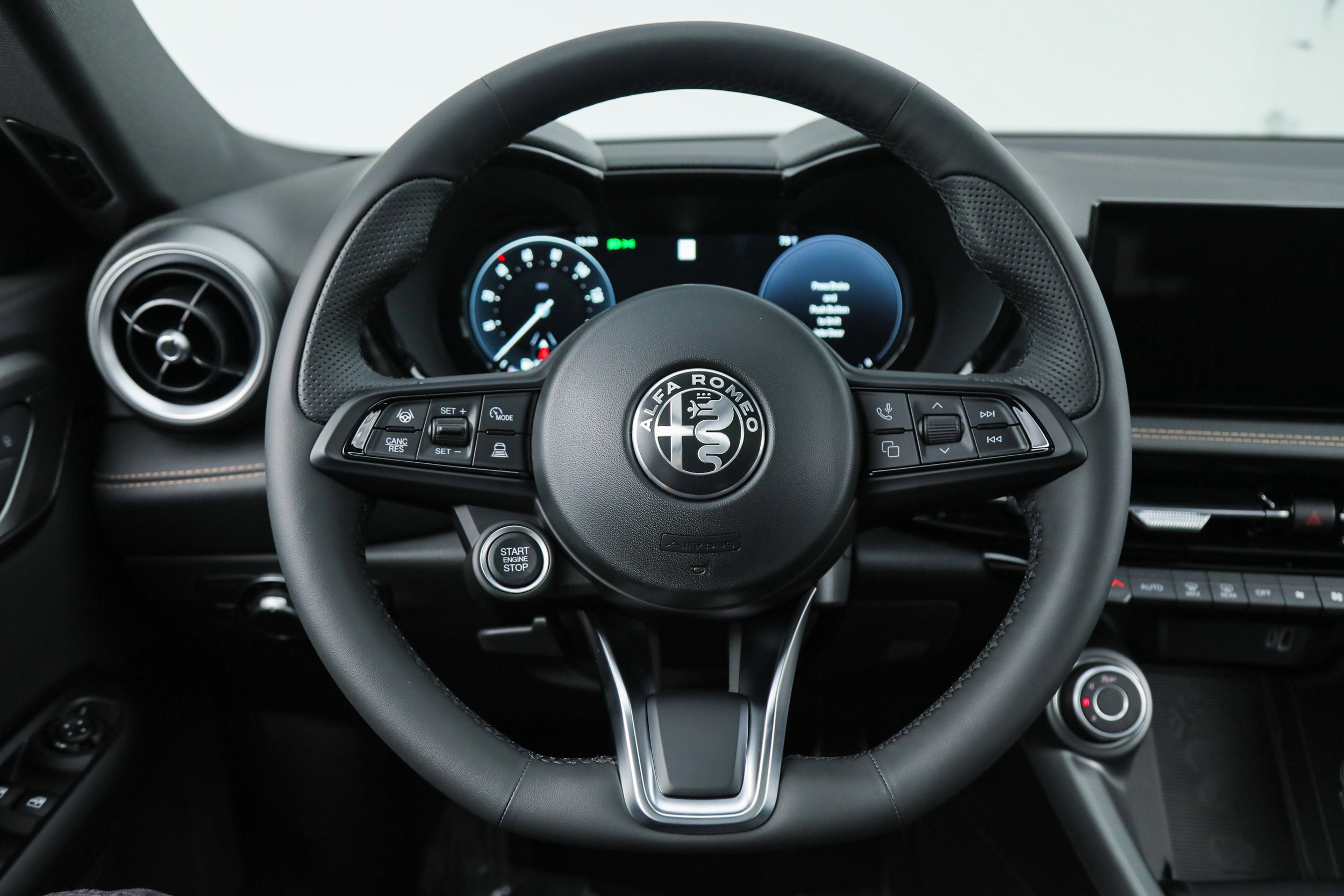 New 2026 Alfa Romeo Tonale Sprint w/ Black Premium Package image 18