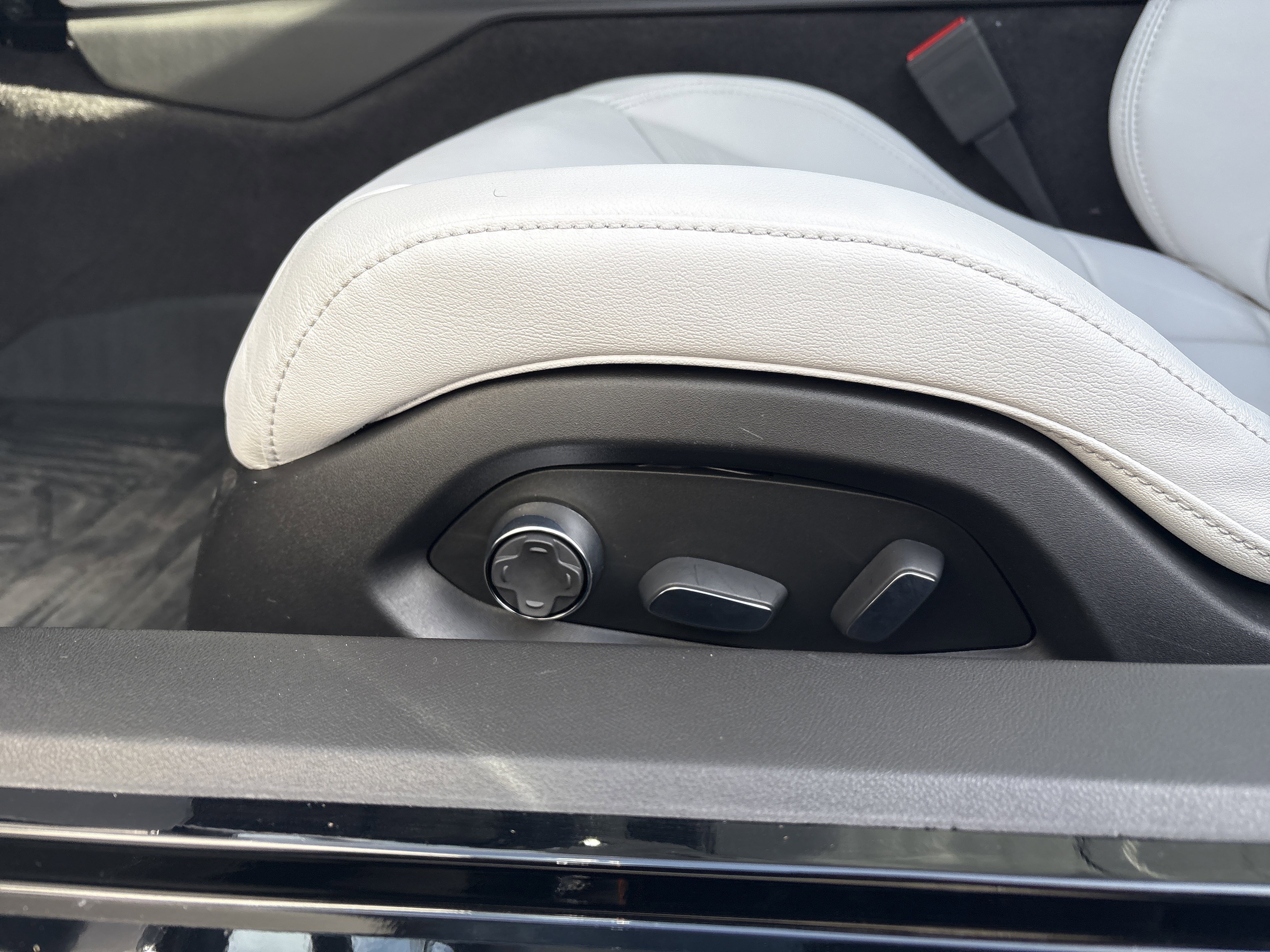 Used 2026 Chevrolet Corvette Z06 w/ Stealth Interior Trim Package image 11