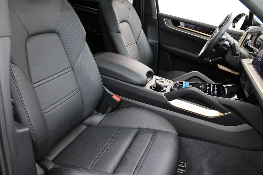 Certified 2026 Porsche Cayenne GTS AWD/4WD image 31