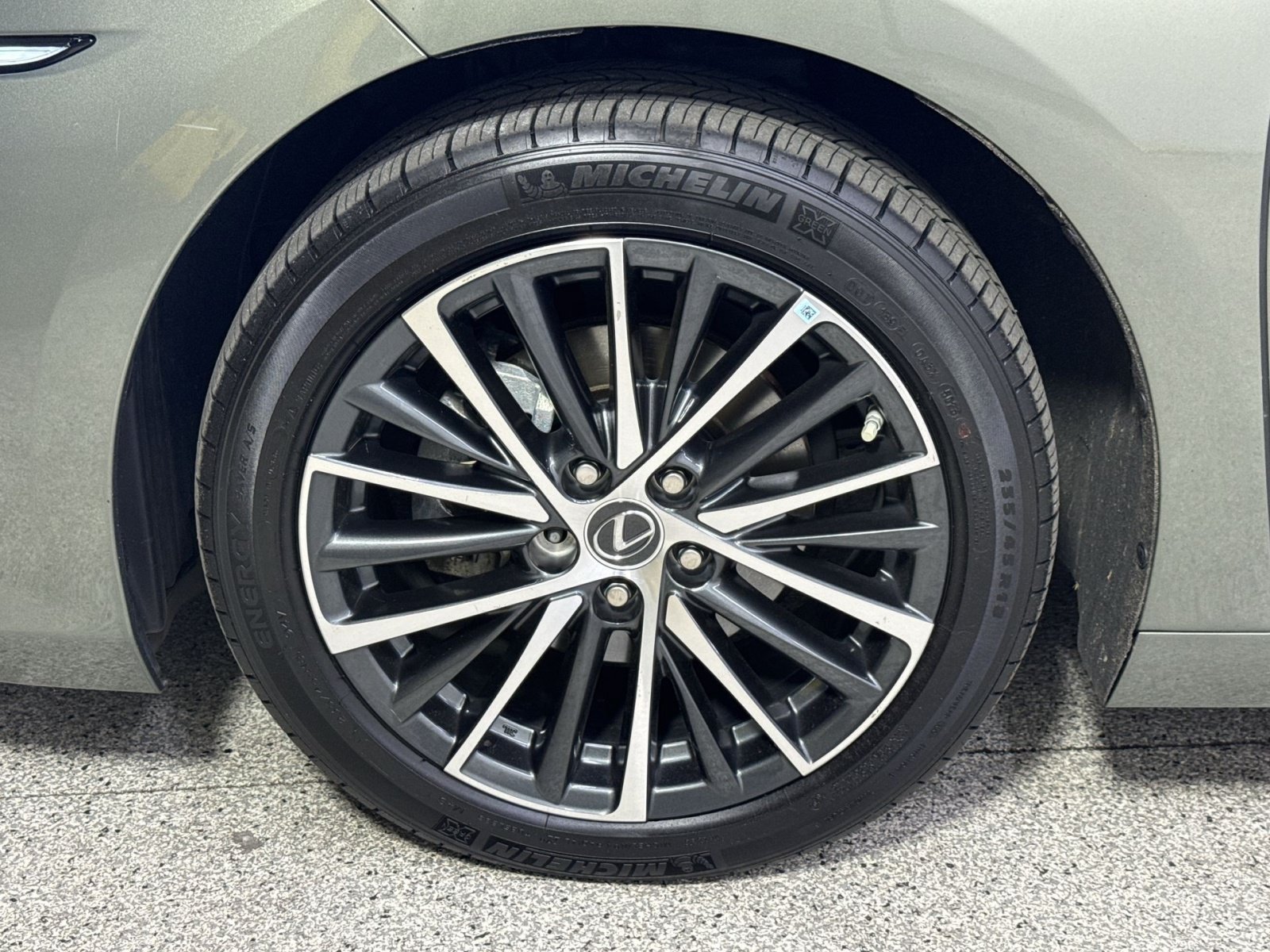 Used 2024 Lexus ES 300h w/ Premium Package FWD image 24