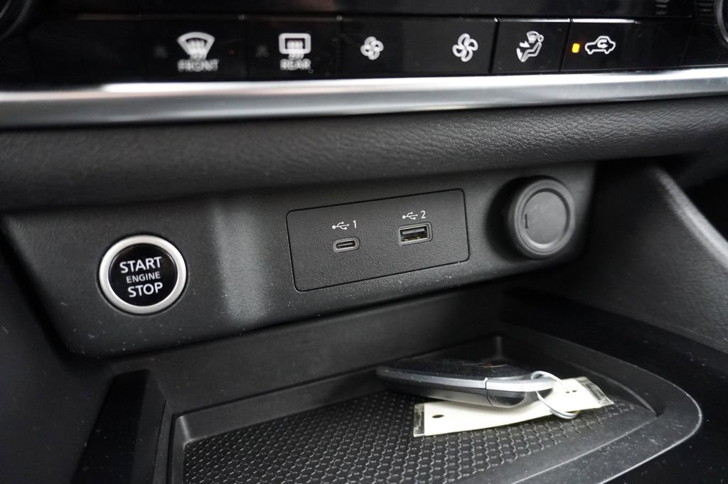 Used 2023 Nissan Rogue SV image 17