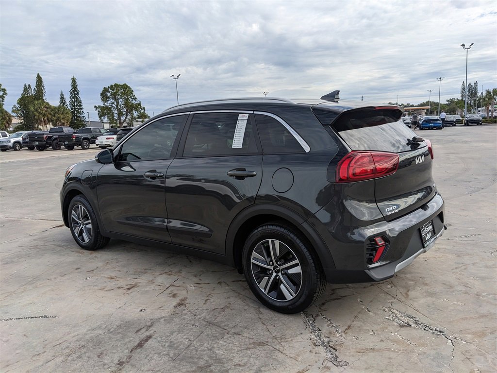 Certified 2022 Kia Niro EX image 7
