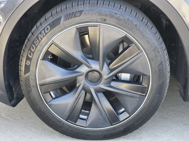 Used 2024 Tesla Model Y Long Range AWD/4WD image 9