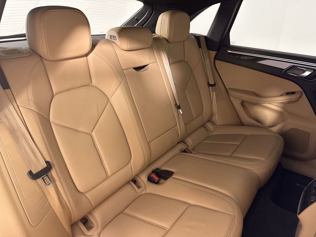 Certified 2018 Porsche Macan image 22