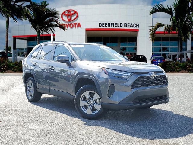 Used 2025 Toyota RAV4 XLE image 1