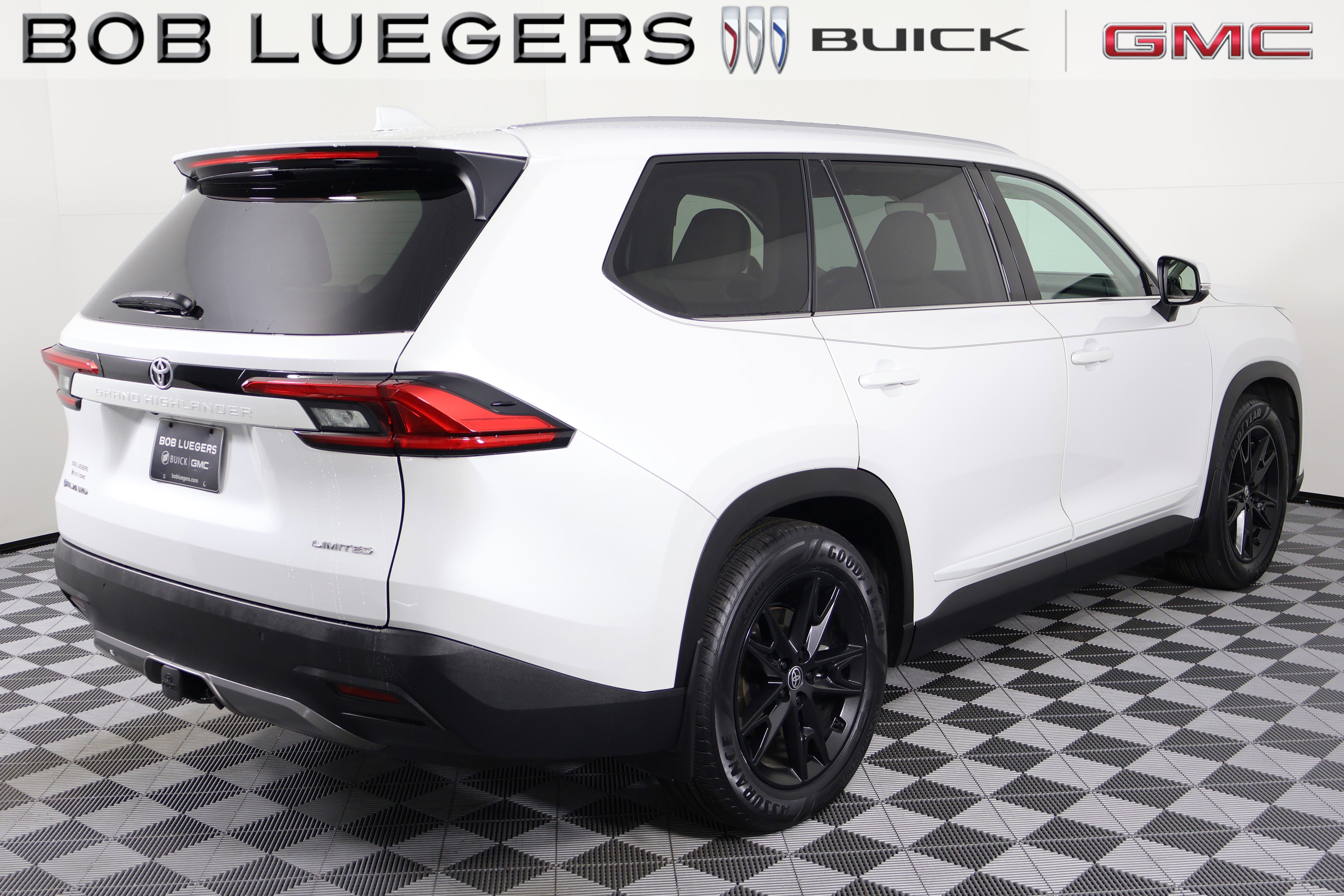 Used 2024 Toyota Grand Highlander XLE image 6