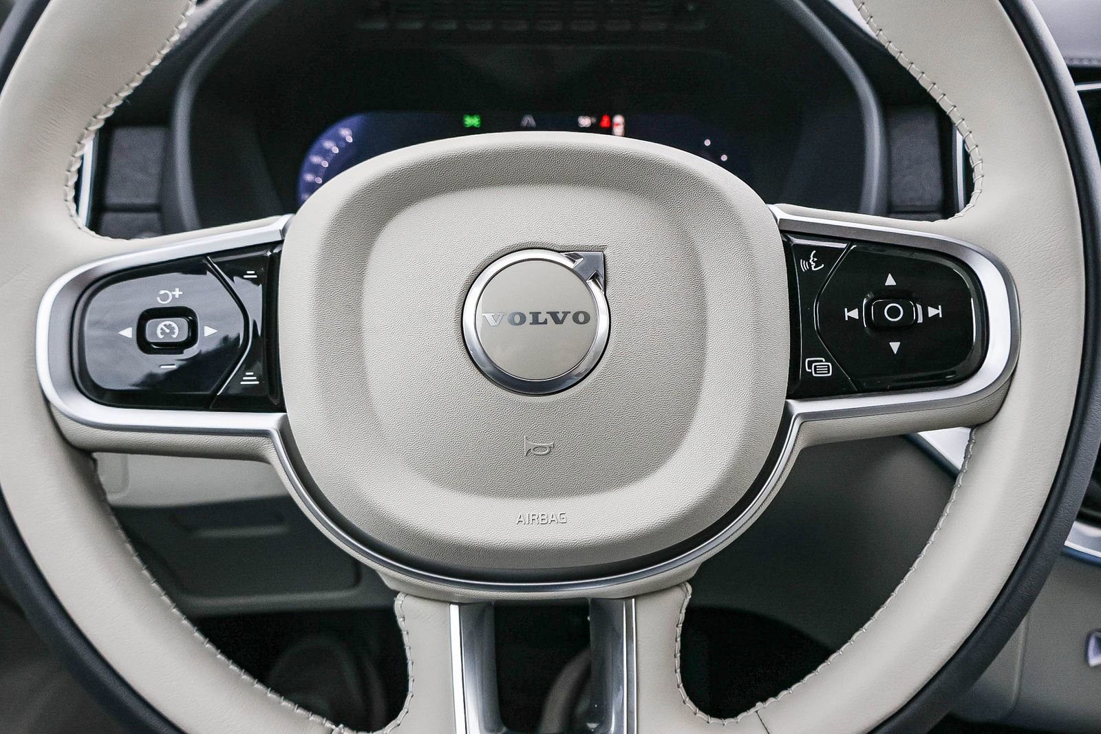 New 2026 Volvo XC90 T8 Ultra w/ Protection Package Premier image 36