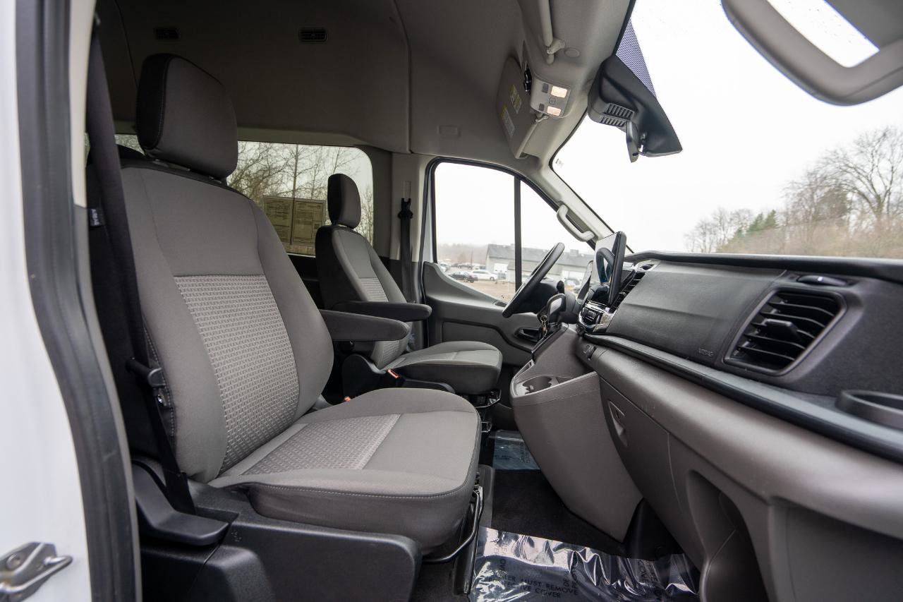 Used 2024 Ford Transit 350 XLT image 32