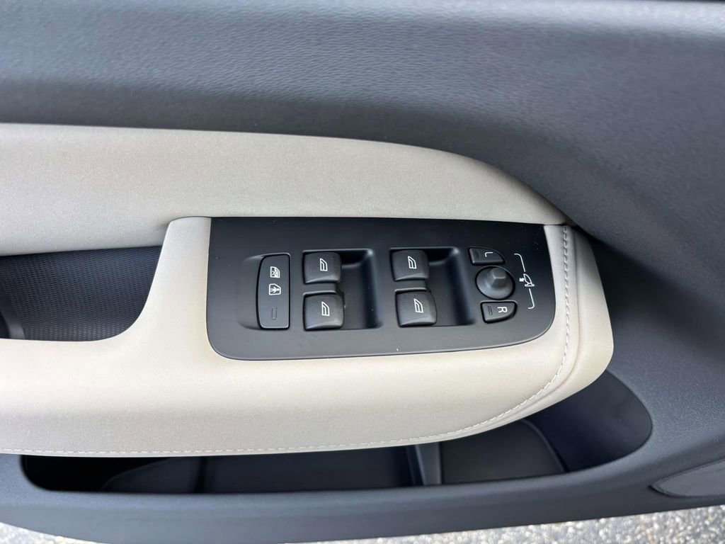 New 2026 Volvo XC60 B5 Plus w/ Protection Package Premier image 13