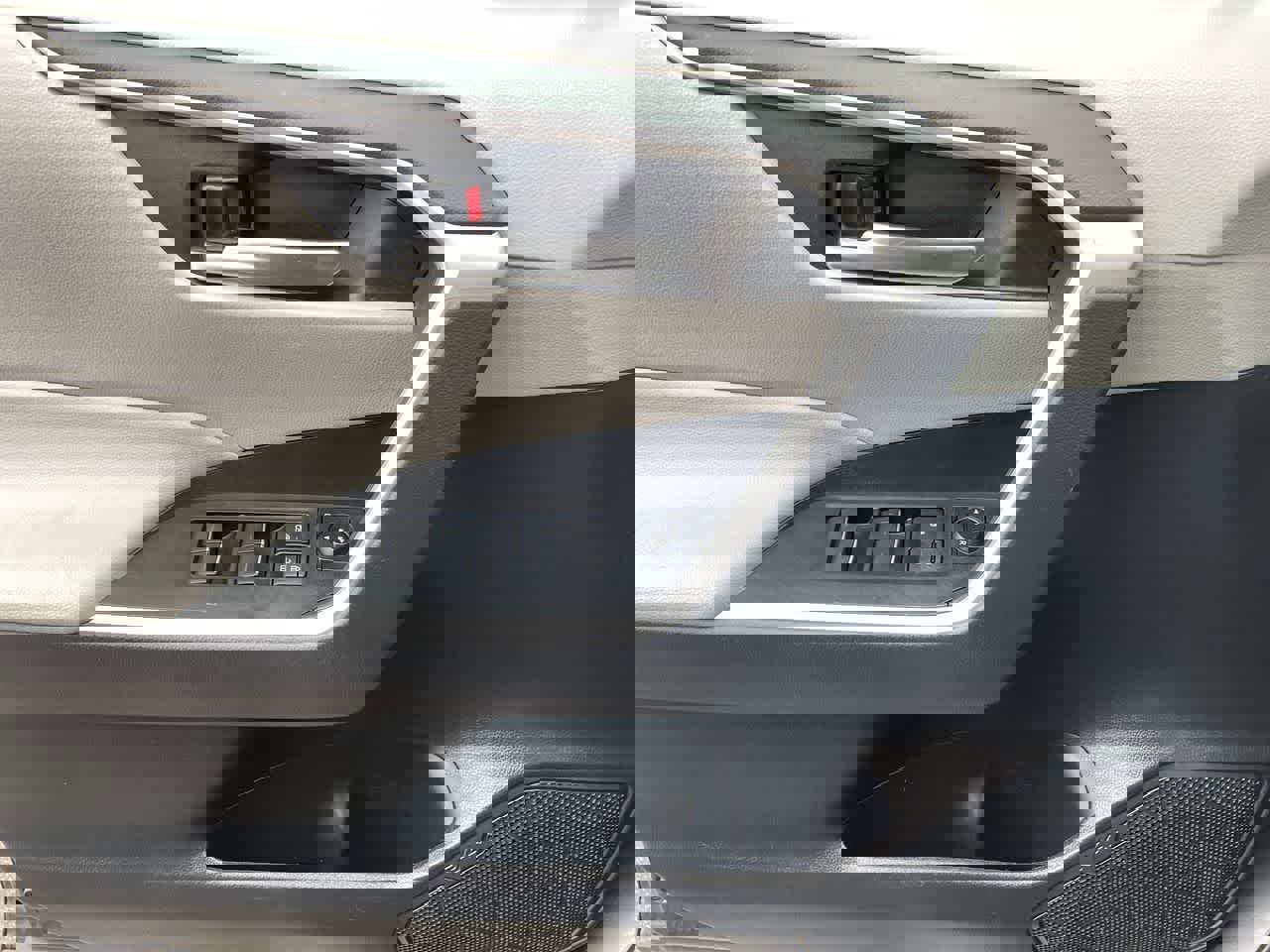 Used 2023 Toyota RAV4 XLE image 34