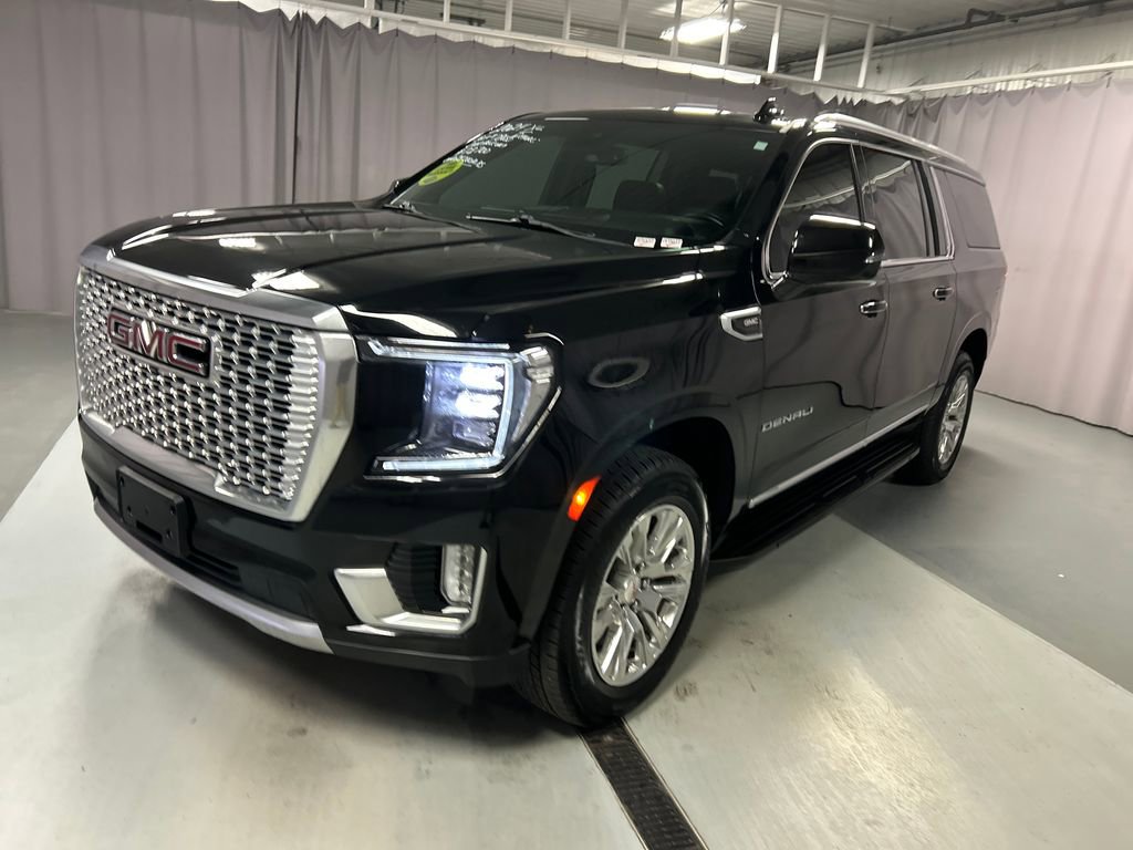 Used 2024 GMC Yukon XL Denali AWD/4WD image 3