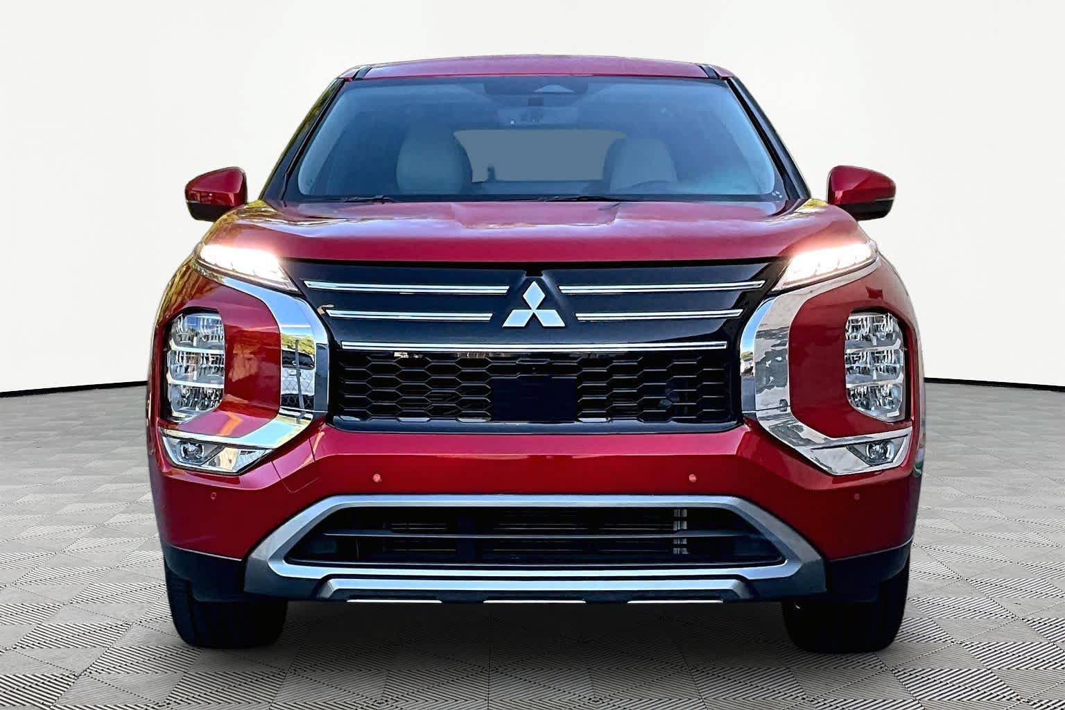 Used 2025 Mitsubishi Outlander SE FWD image 4