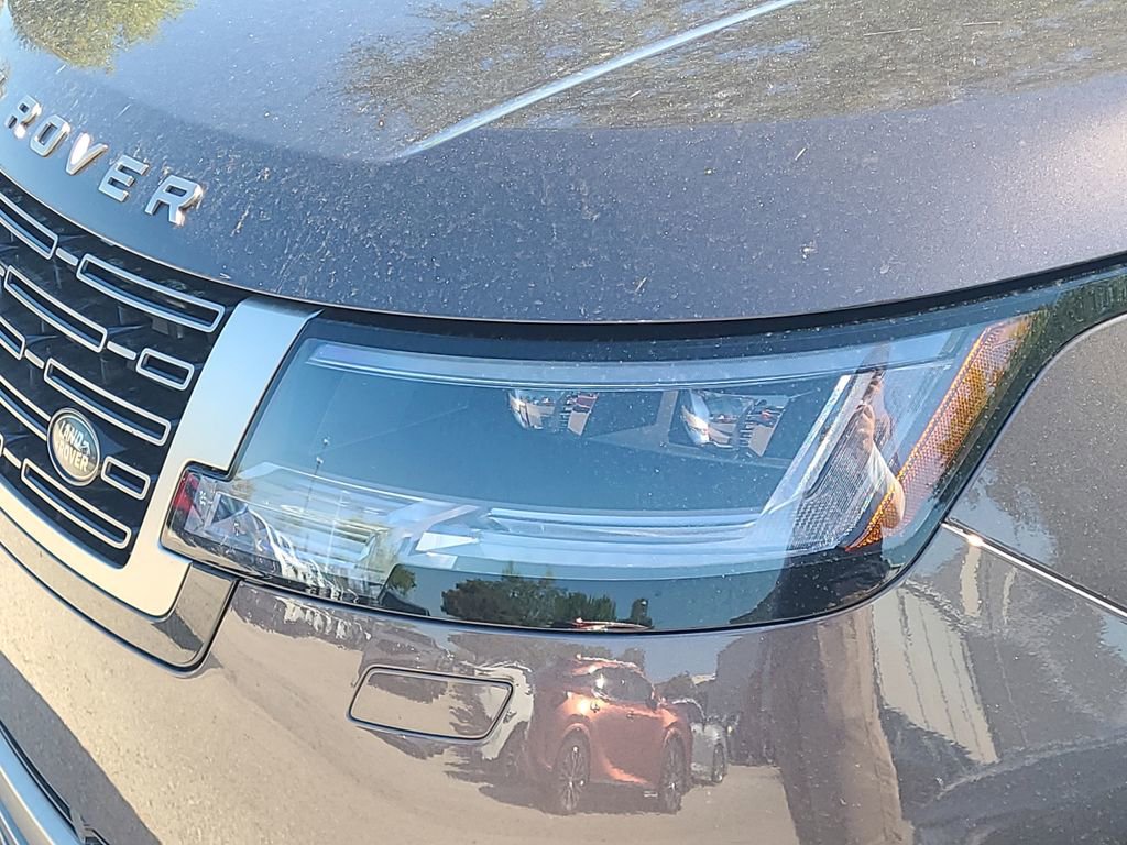 Used 2023 Land Rover Range Rover Long Wheelbase SE image 34