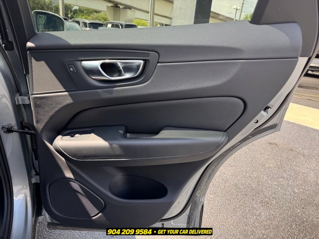 Used 2018 Volvo XC60 T6 Momentum w/ Vision Package AWD/4WD image 32