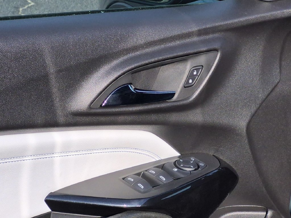 Certified 2025 Chevrolet Trax LT FWD image 20