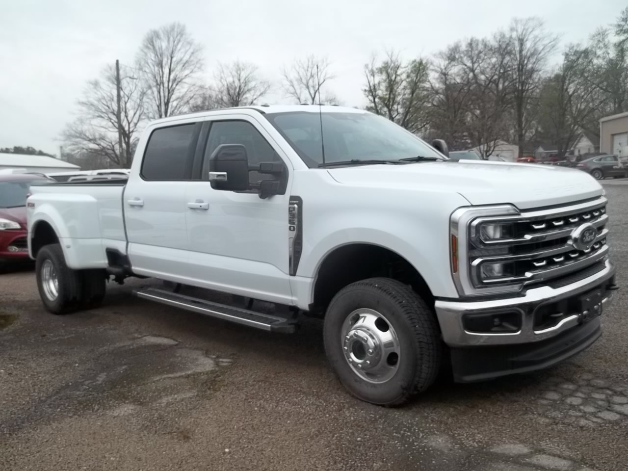 Used 2024 Ford F350 Lariat w/ FX4 Off-Road Package AWD/4WD image 3