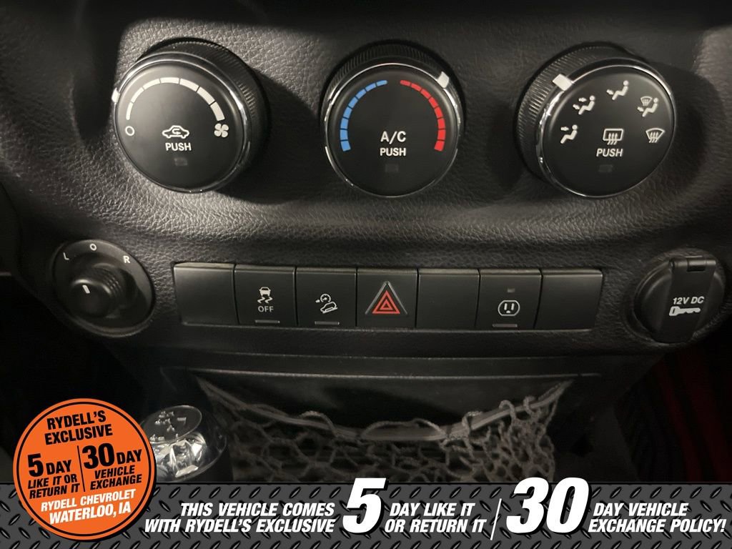 Used 2016 Jeep Wrangler Unlimited Sahara w/ Connectivity Group image 30