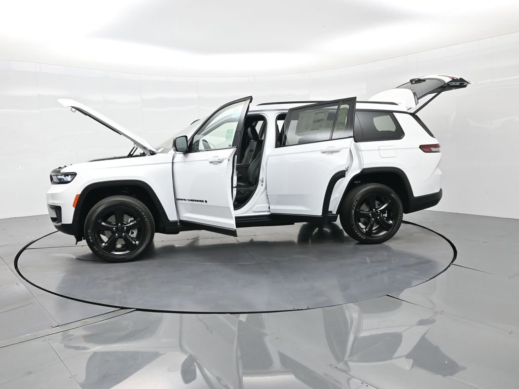 New 2025 Jeep Grand Cherokee L Altitude image 37
