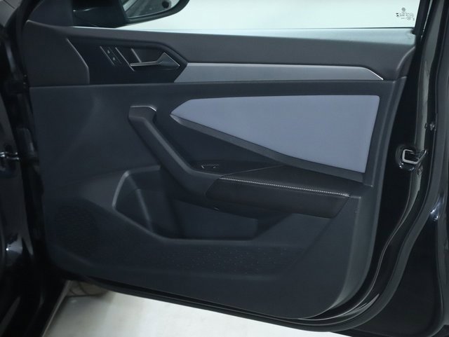 Used 2025 Volkswagen Jetta SE w/ Sunroof Package image 32