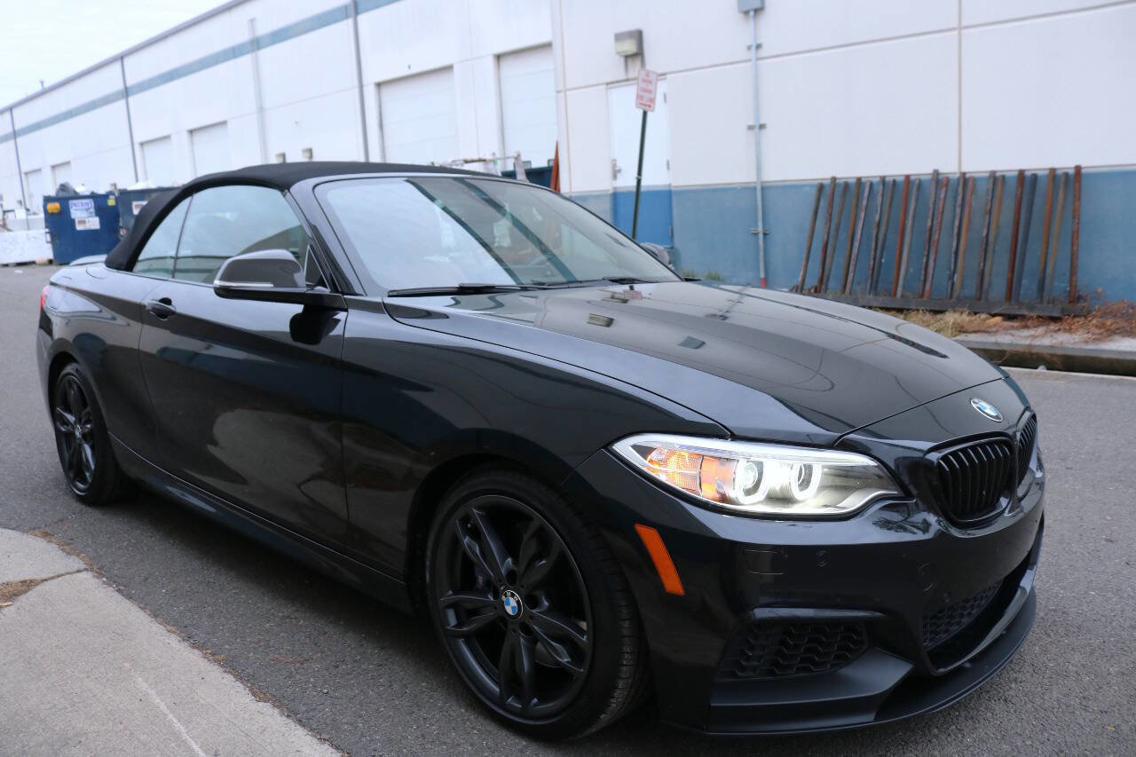 Used 2016 BMW M235i Convertible image 4