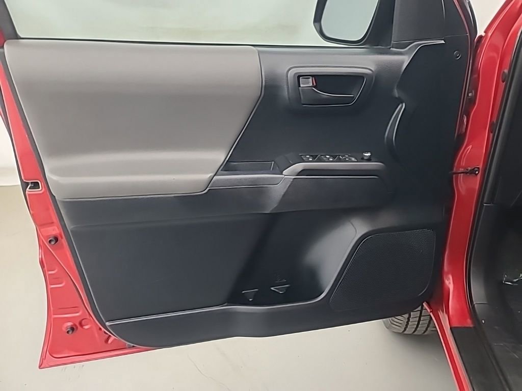 Used 2016 Toyota Tacoma SR image 21