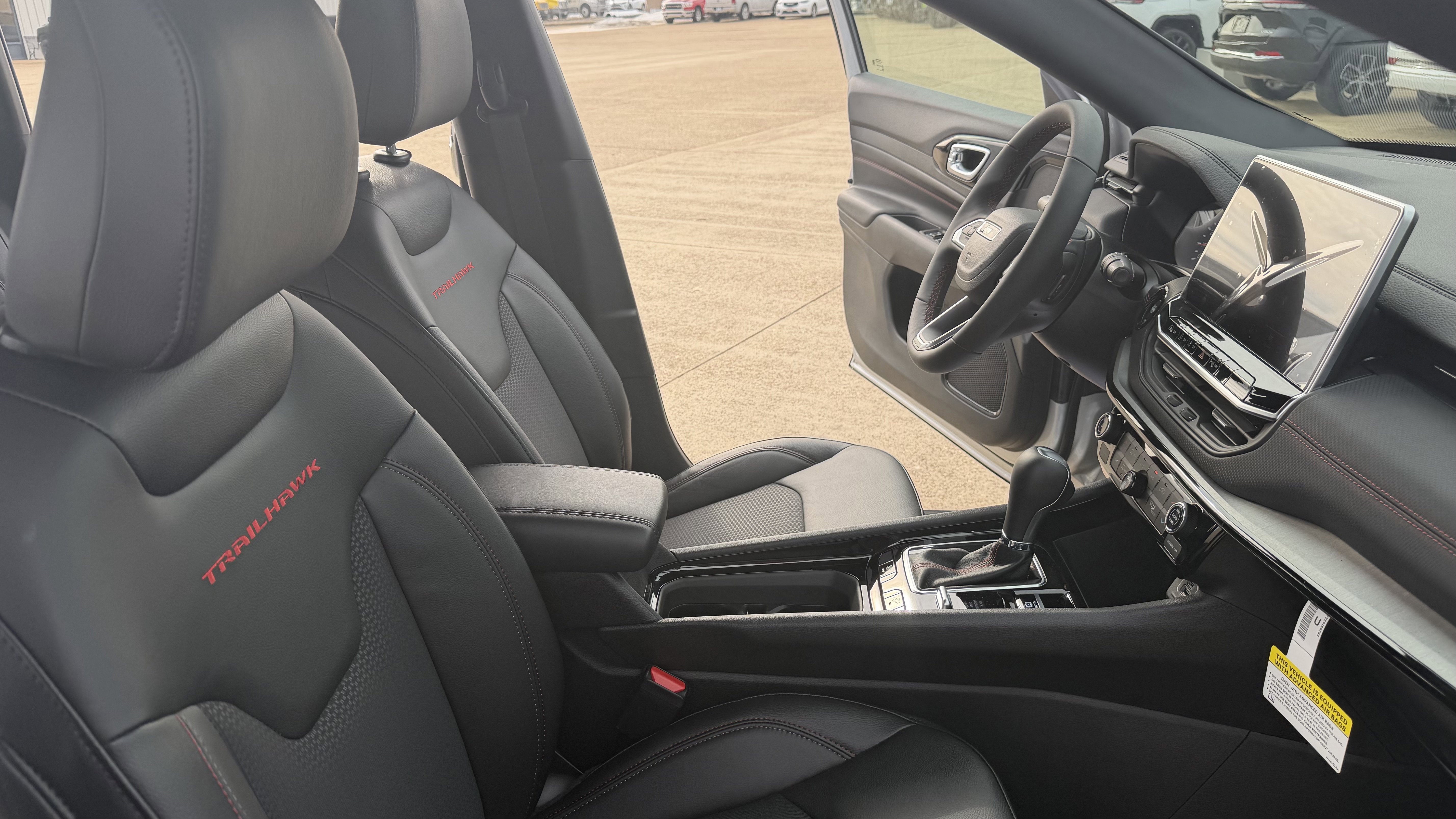 New 2026 Jeep Compass Trailhawk w/ Trailer Tow Group image 32