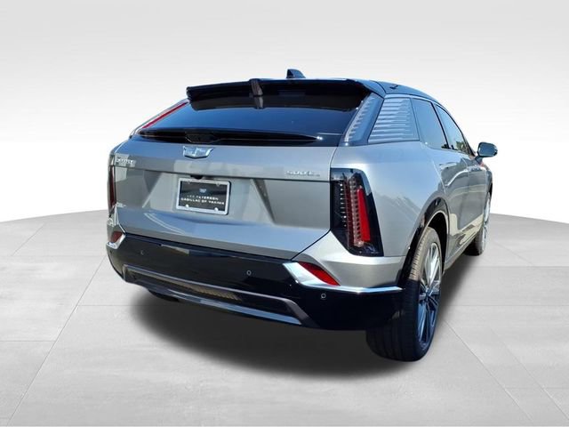 New 2025 Cadillac Optiq Luxury 2 image 3