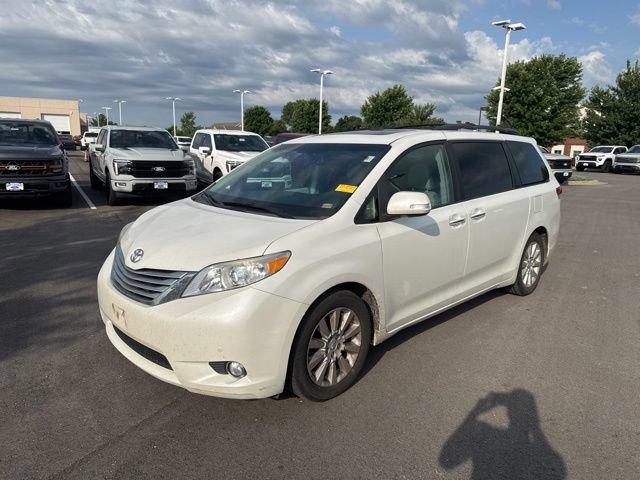 Used 2013 Toyota Sienna Limited w/ Premium Pkg FWD image 3