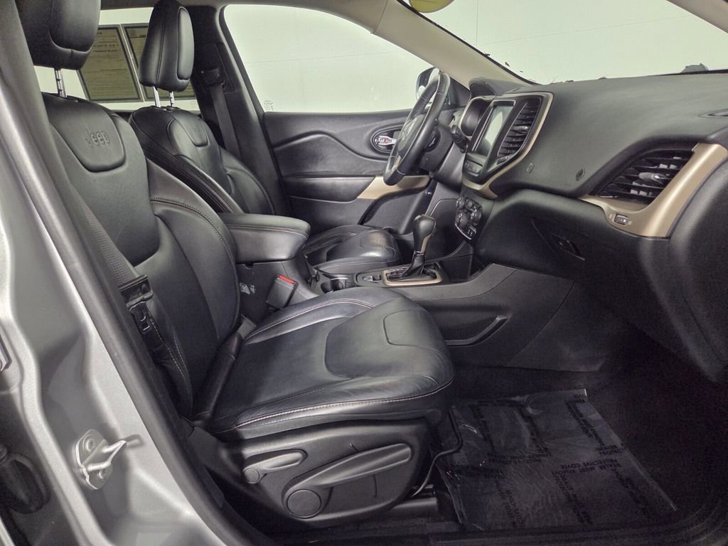 Certified 2017 Jeep Cherokee Limited w/ Technology Group image 31