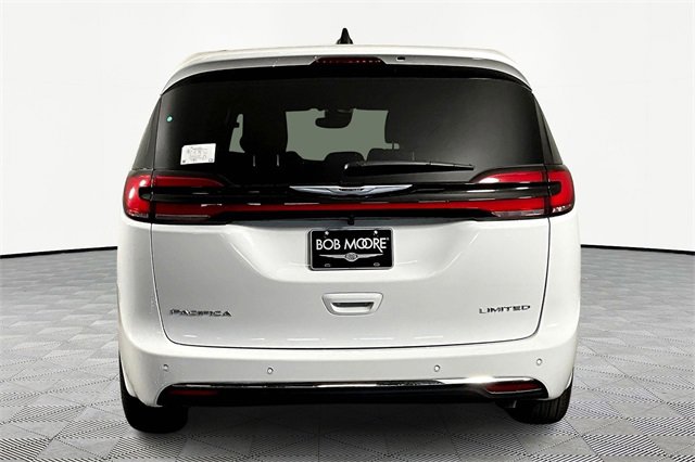 New 2026 Chrysler Pacifica Limited image 5