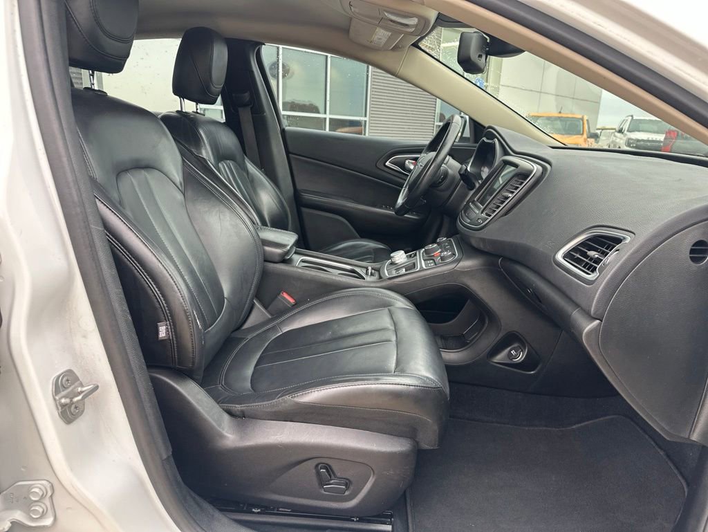 Used 2017 Chrysler 200 Limited Platinum FWD image 30