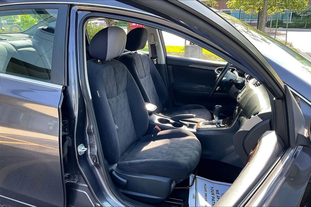 Used 2013 Nissan Sentra SL w/ Navigation Pkg FWD image 7
