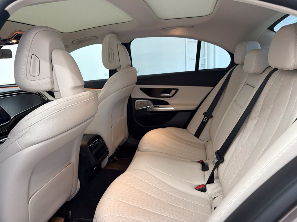 Used 2025 Mercedes-Benz E 350 4MATIC Sedan image 21