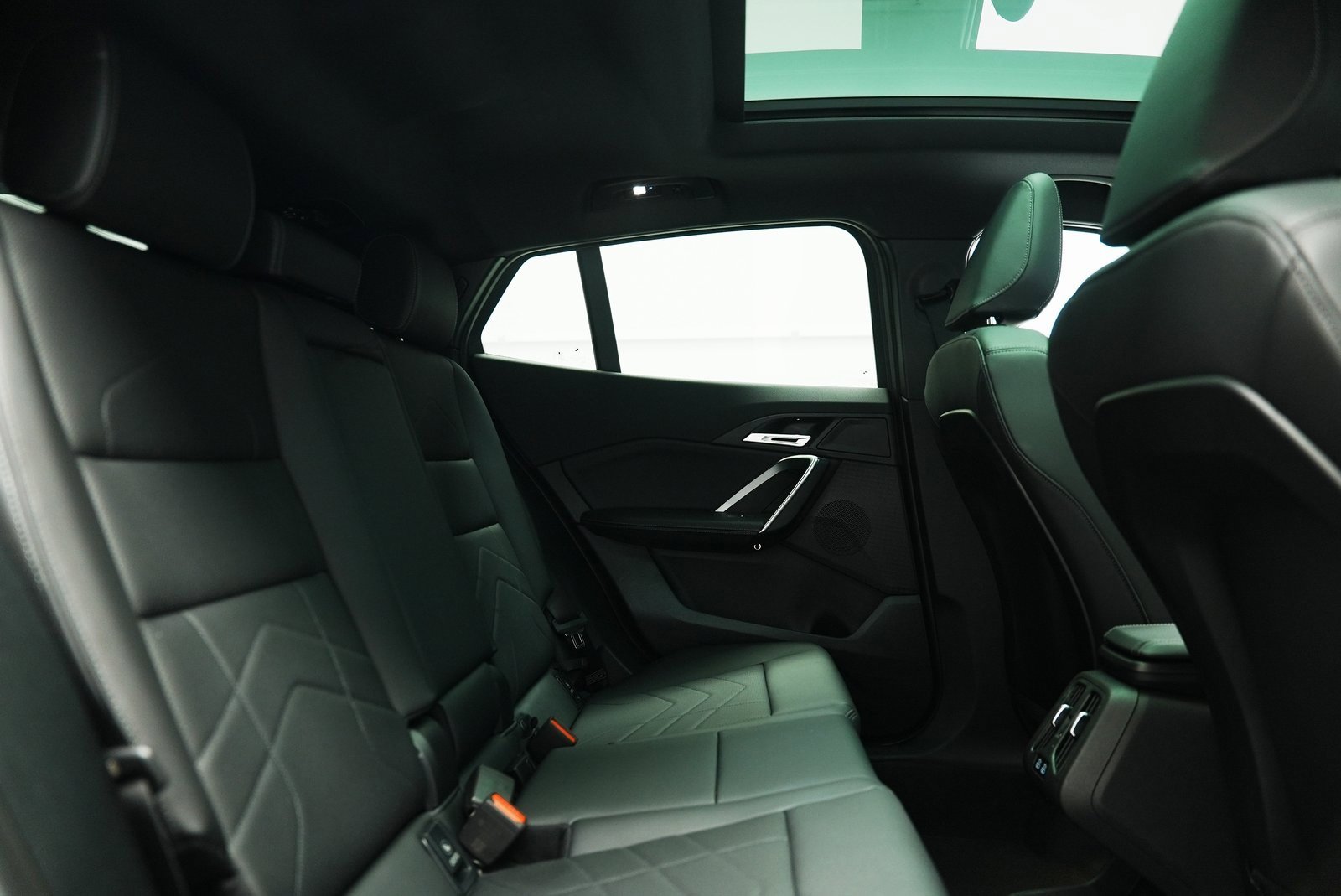 Used 2025 BMW X2 xDrive28i w/ Convenience Package image 29