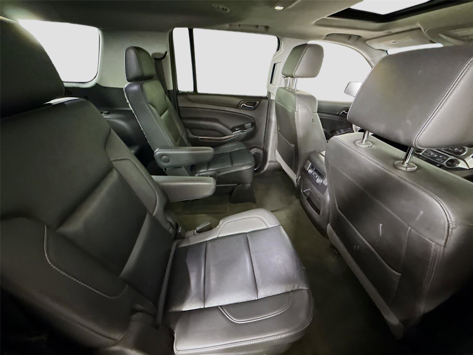 Used 2018 Chevrolet Suburban LT image 22