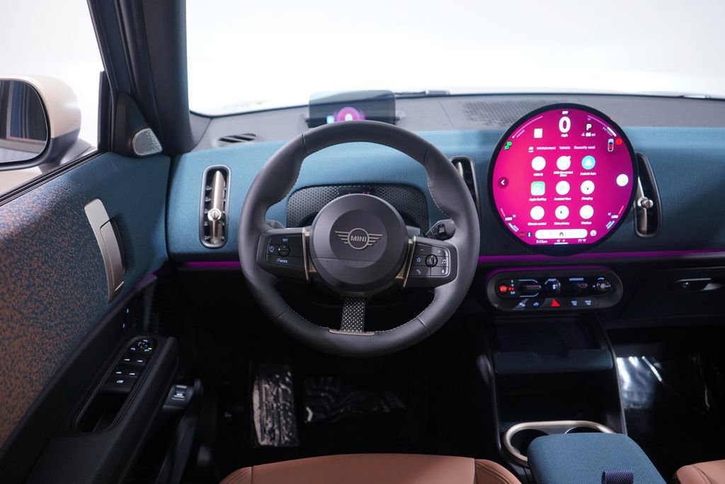 Used 2025 MINI Cooper Countryman SE w/ Comfort Package Max image 11