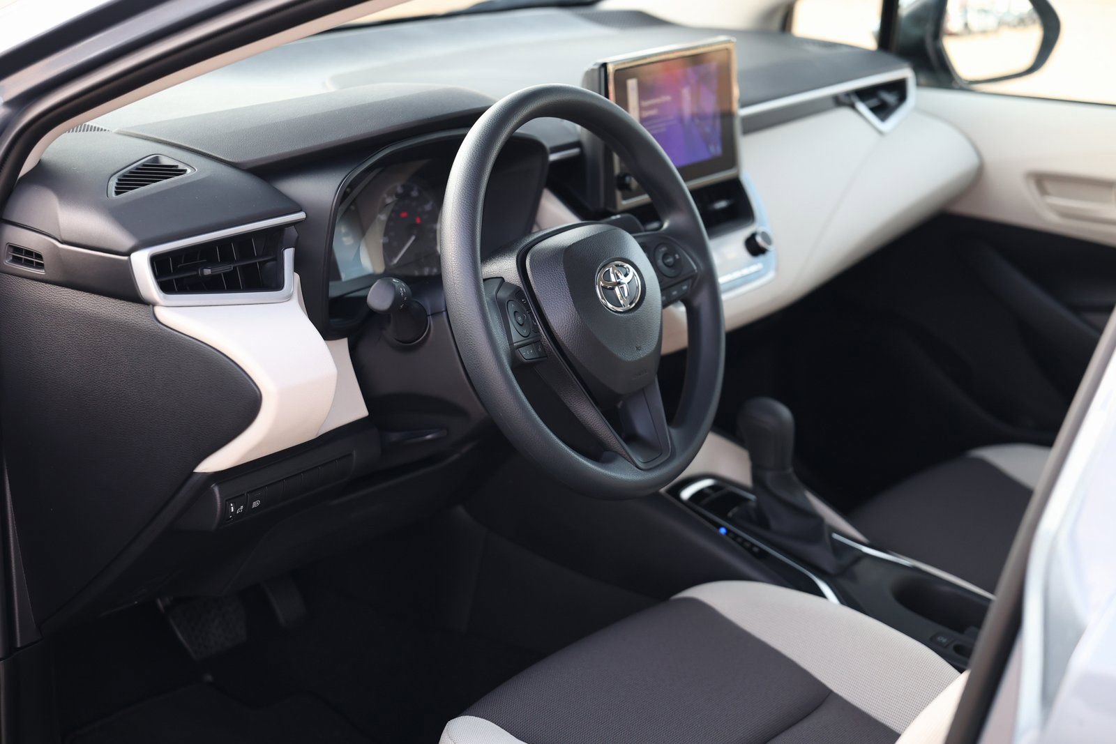 Used 2024 Toyota Corolla LE image 11