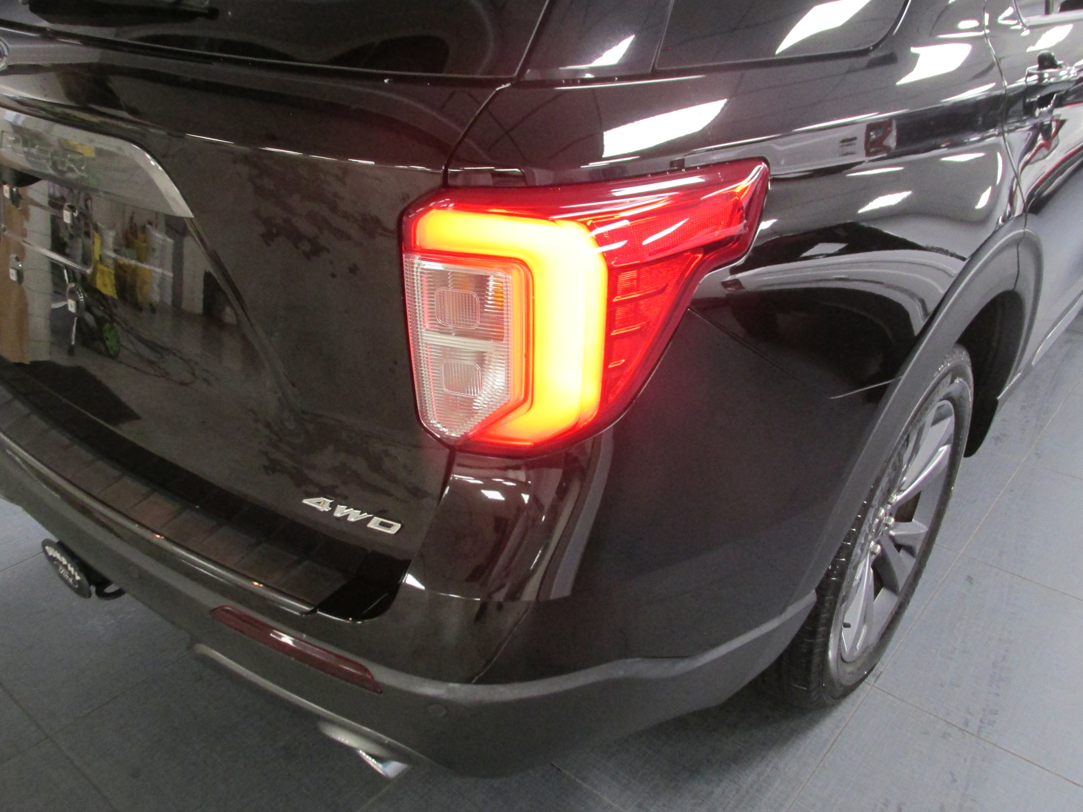 Used 2022 Ford Explorer XLT w/ Equipment Group 202A image 11