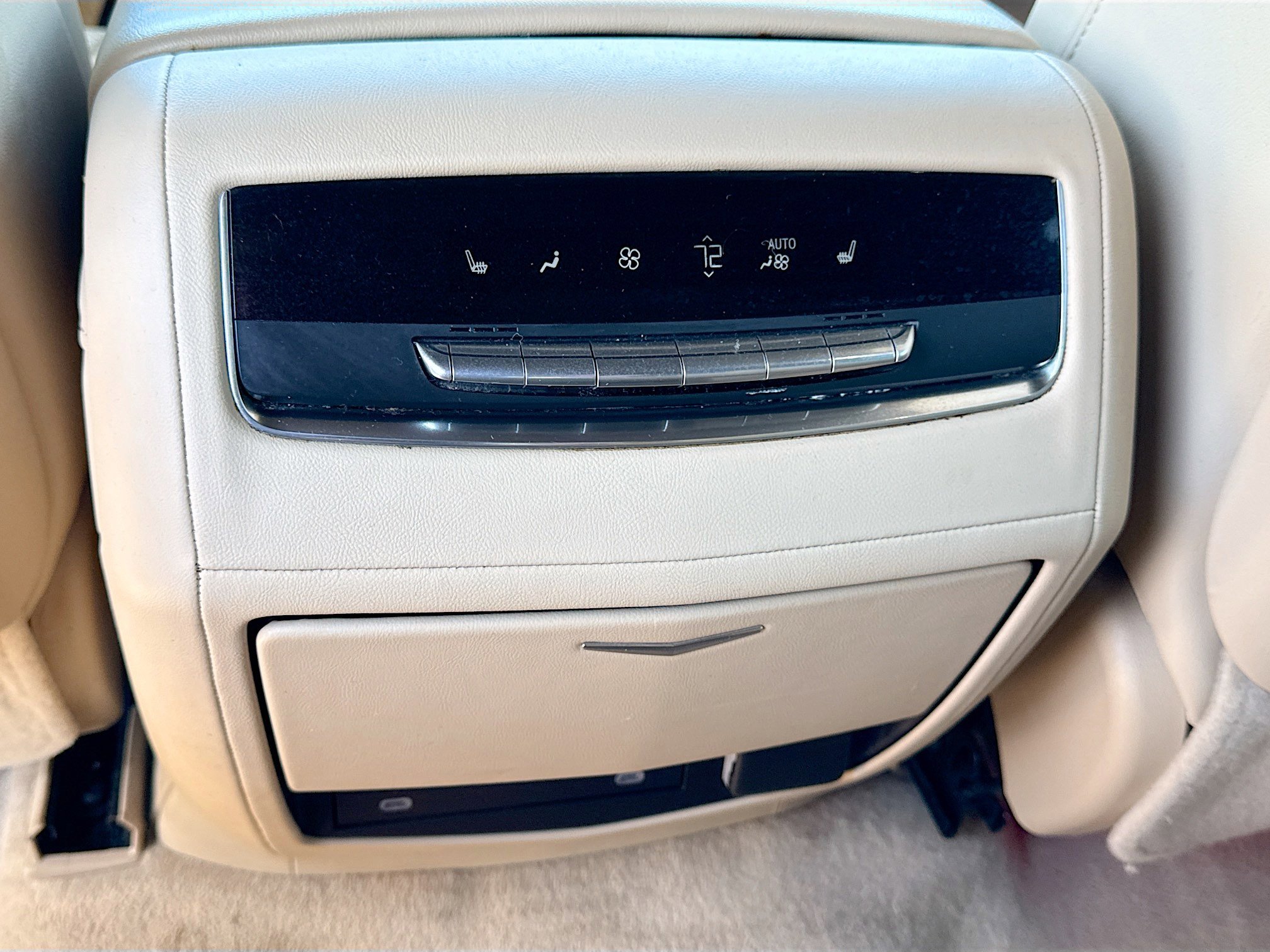 Used 2024 Cadillac Escalade Premium Luxury image 21