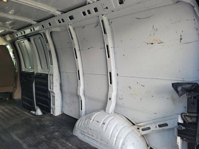 Used 2022 Chevrolet Express 3500 Extended w/ Driver Convenience Package image 15